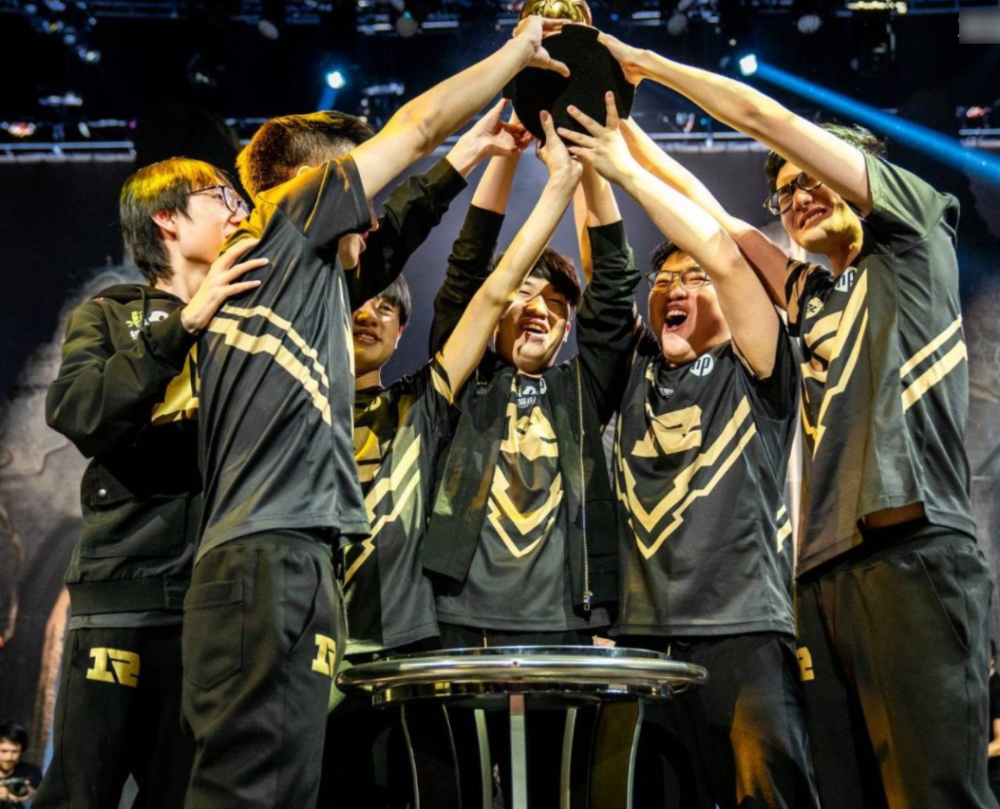 韩国足球队在国际比赛中破天荒夺冠,创造传奇的是谁